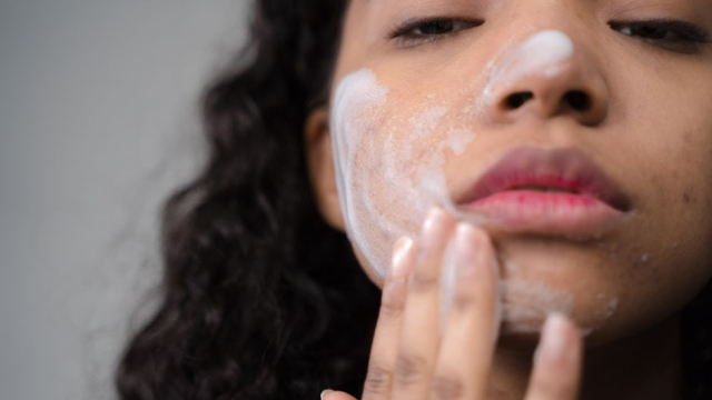 Gesichtsbehandlung gegen unreine Haut und Mitesser